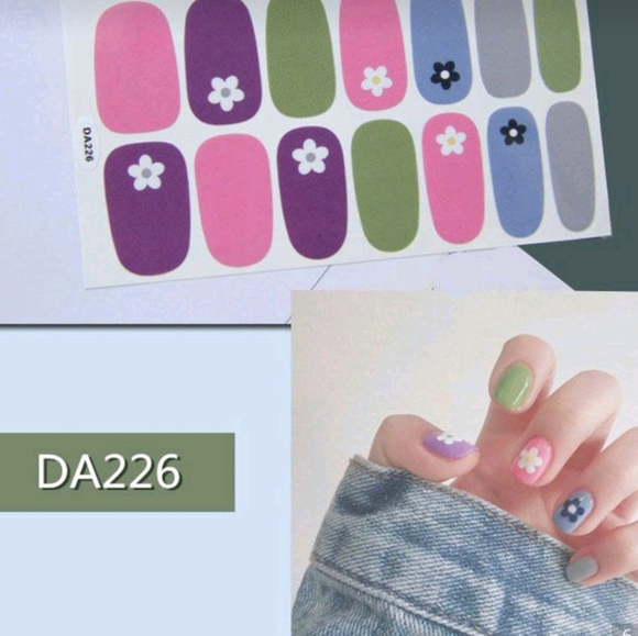 Other - Daisy Print Nail Wraps
